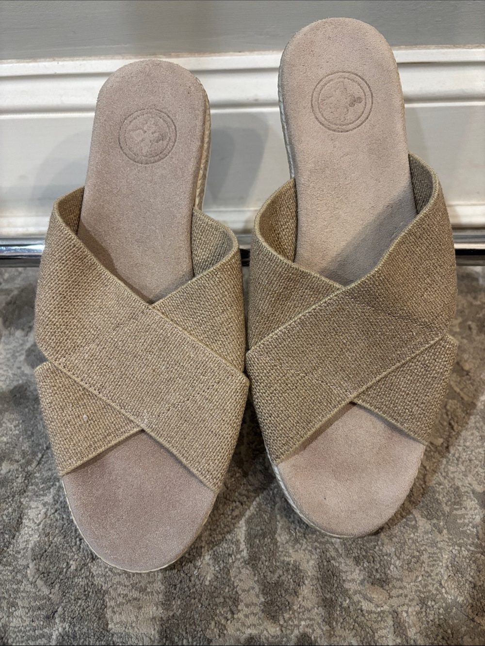 CHARLESTON SHOE CO. Tan Crisscross Slide Mules Backless Cannon Core size 8